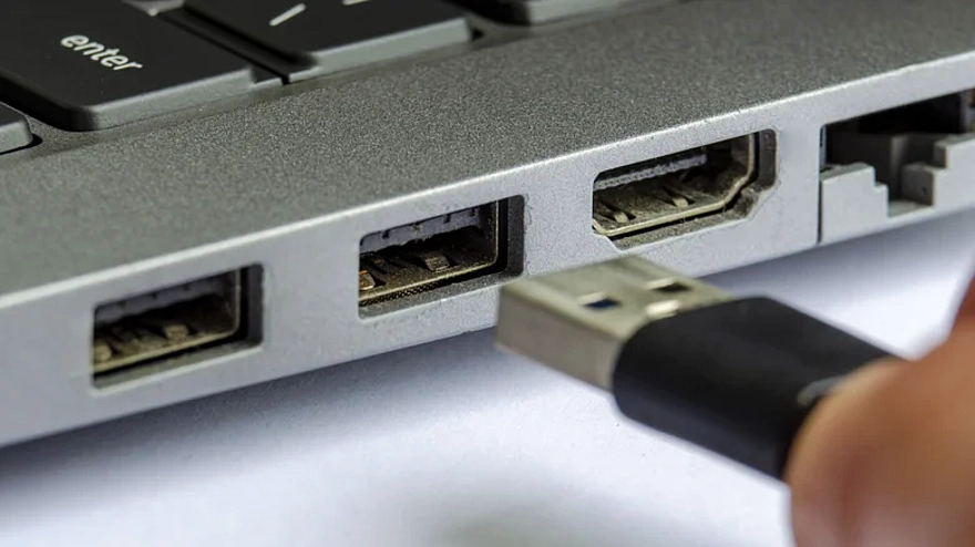 Màu sắc của cổng USB có quan trọng