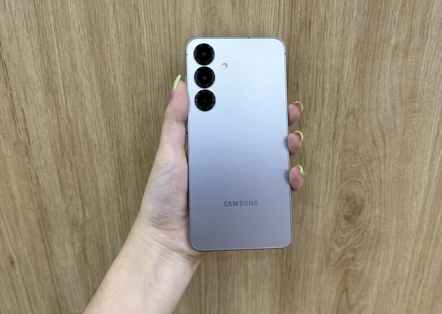 Tuổi Hợi 2026 mua điện thoại màu gì để làm chủ cuộc chơi?