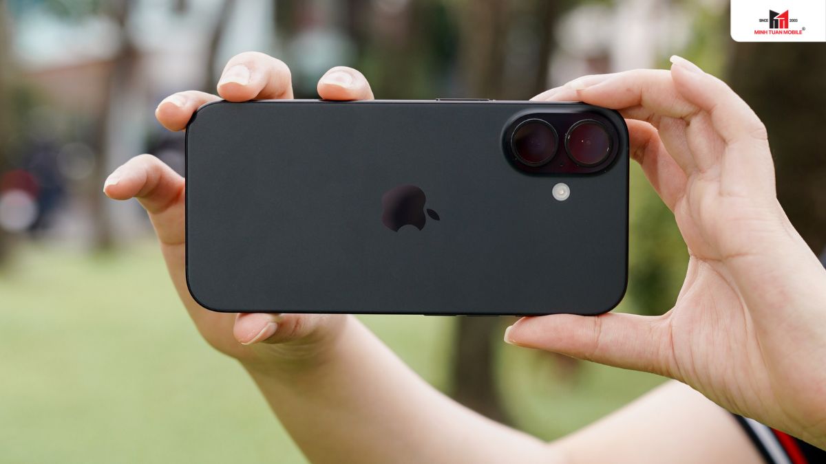 Camera nâng cấp, hỗ trợ zoom quang học