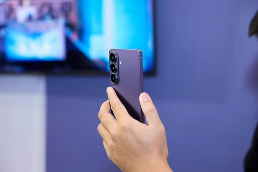 Galaxy S26: Smartphone AI nhỏ gọn với nâng cấp 'đáng tiền'