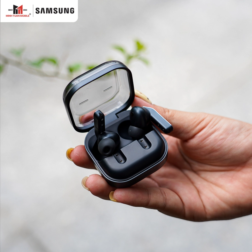 chenh-nhau-tien-trieu-chon-galaxy-buds4-hay-ban-pro-hoi-hon