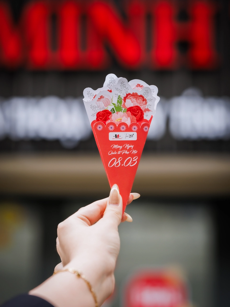 8/3 tặng gì cho nàng? Top quà công nghệ hồng cực xinh!