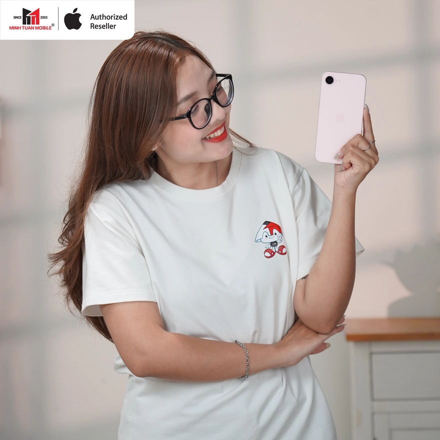 Trên tay iPhone 17e màu hồng: Có gì đáng 