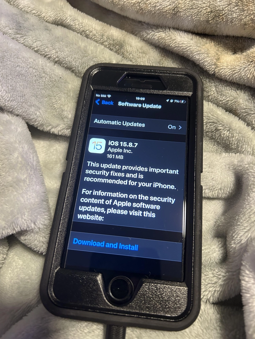 Apple tung iOS cho thiết bị đời cũ: iPhone 6s 