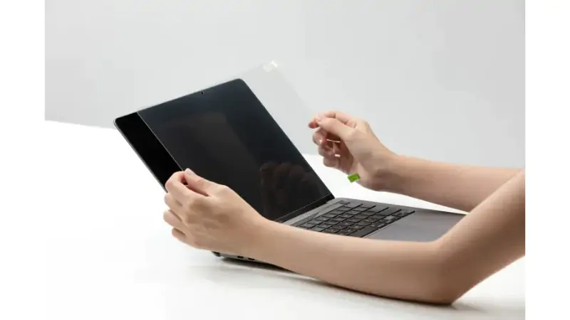 Lá chắn bảo vệ cho màn hình MacBook Air