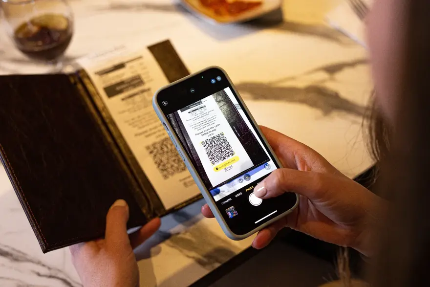 Quét mã QR có khiến điện thoại hết pin nhanh hơn không?