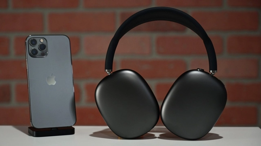 AirPods Max 2 vs AirPods Max: Khác biệt đáng tiền?