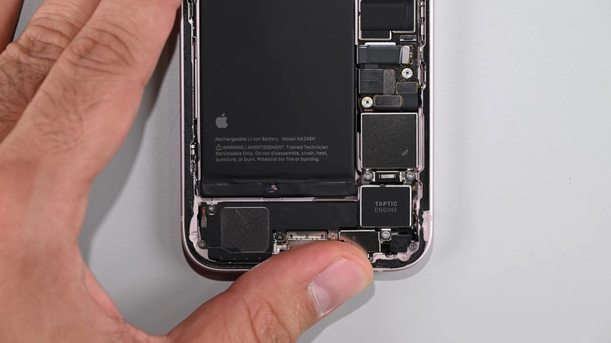 iPhone 17e đạt 7/10 điểm sửa chữa: Bước tiến mới từ Apple