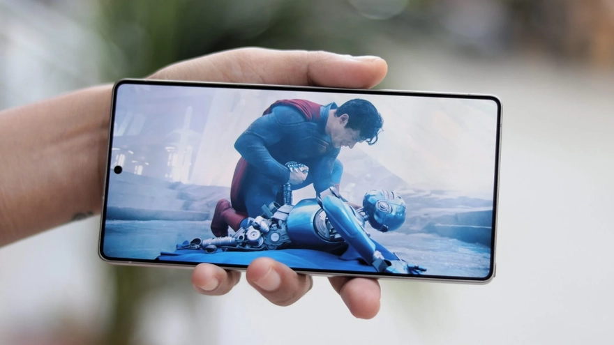 Lần đầu Samsung “phá lệ”, dùng màn hình ngoài cho Galaxy