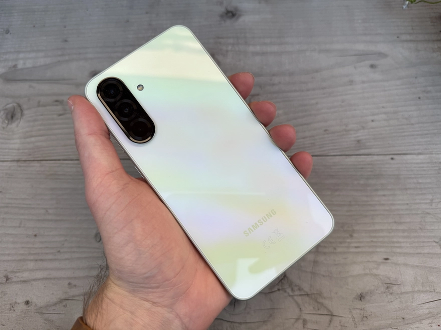 Lộ giá Galaxy A37: Chỉ từ 10 triệu cho bản 256GB cực hời!