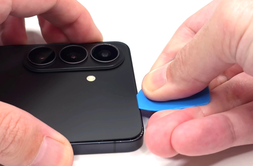  Teardown Galaxy S26:  Nâng cấp tản nhiệt, chống nước tốt