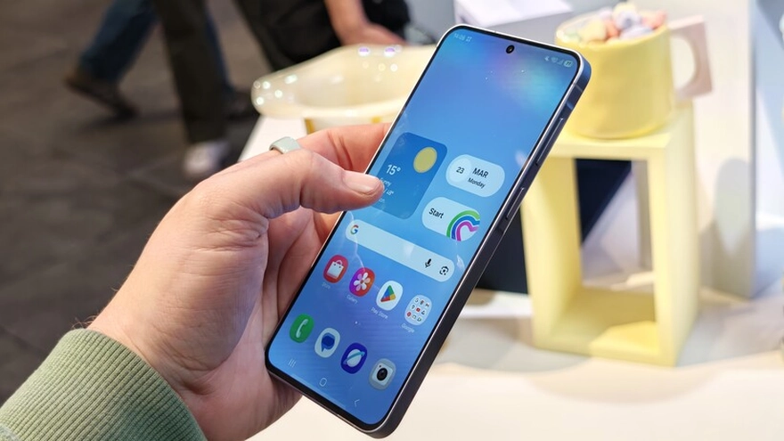  Galaxy A57 vs Galaxy A56: Chênh 3 triệu, chọn AI hay giá?