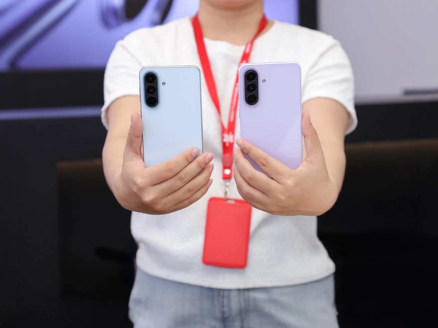 Galaxy A57 5G vs Galaxy A37 5G: Chênh 2,2 triệu đổi lấy gì?