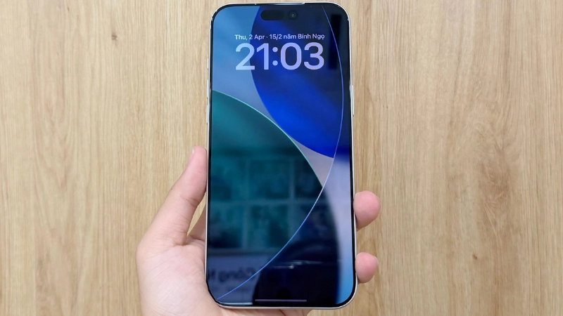 So sánh thực tế giữa Super Retina XDR và các đối thủ thị trường