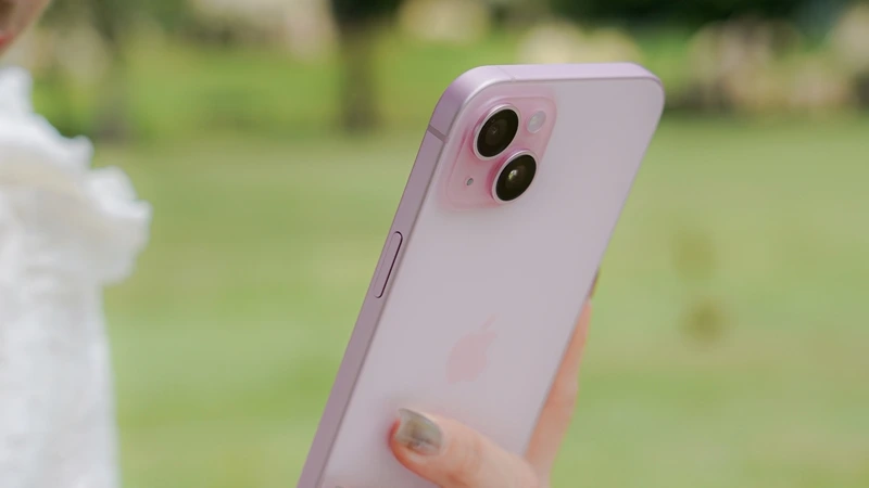 Mặt lưng kính pha màu là gì