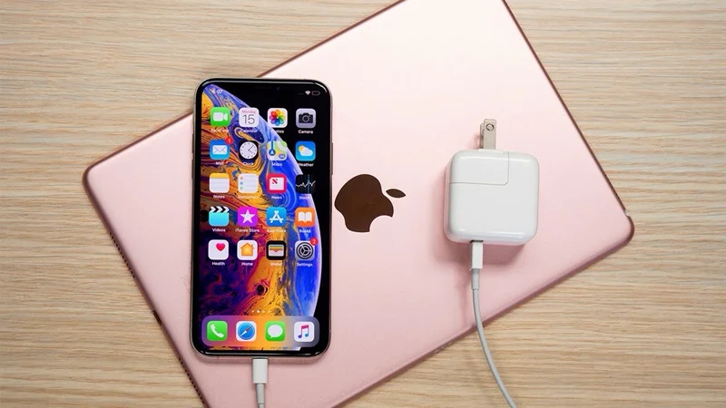 Vật liệu GaN bước đột phá thu nhỏ kích thước củ sạc