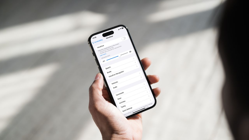 Kích hoạt chủ động VoiceOver thông qua Cài đặt và Phím tắt trợ năng