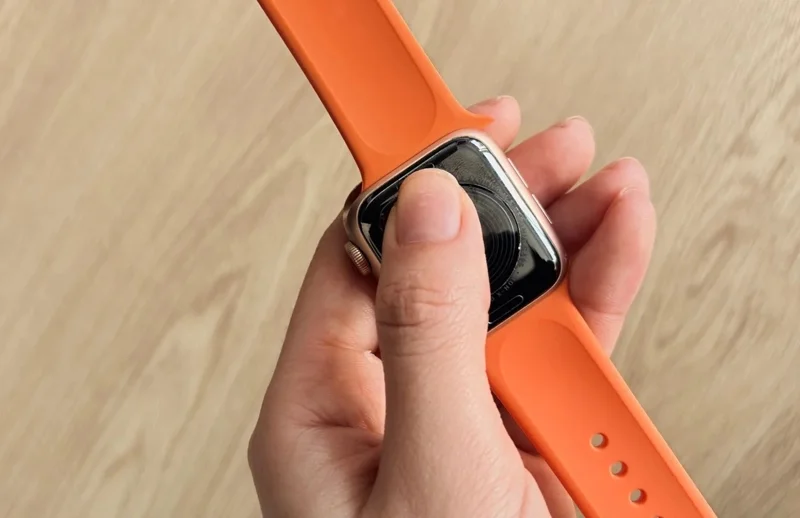 Cách tháo dây Apple Watch an toàn và xử lý khi bị kẹt