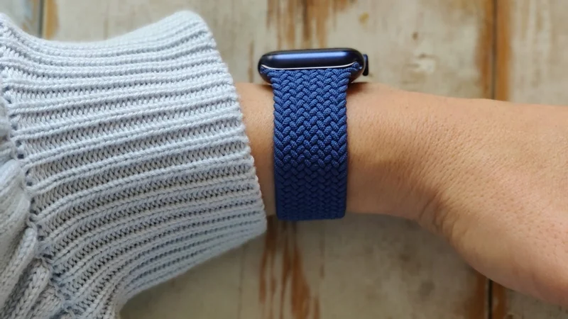 Cách tháo dây Apple Watch an toàn và xử lý khi bị kẹt
