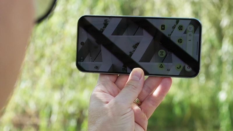 Màn hình AMOLED là gì? Ưu nhược điểm và cách chống Burn-in