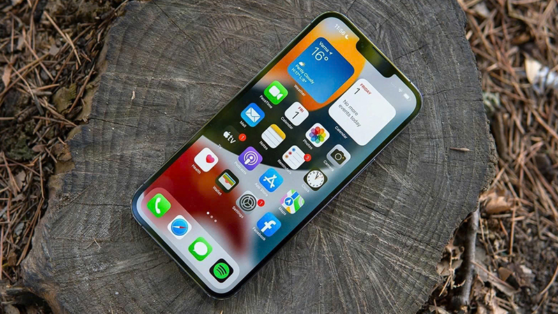 Kiểm tra ngoại hình và màn hình của iPhone cũ