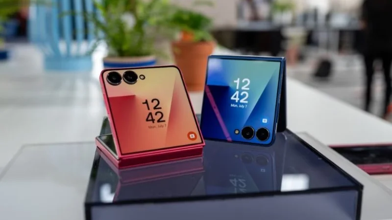 Galaxy Z Flip 8 chính thức lộ diện: Mỏng hơn, nhẹ hơn, gần như không còn nếp gấp
