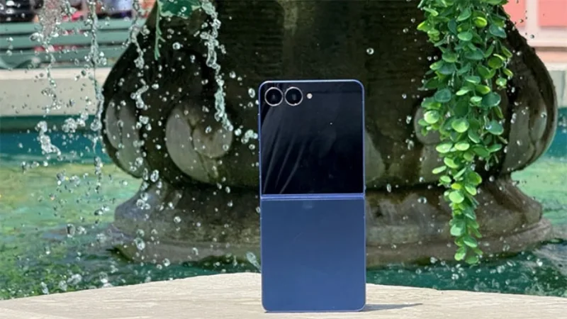 Galaxy Z Flip 8 chính thức lộ diện: Mỏng hơn, nhẹ hơn, gần như không còn nếp gấp