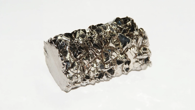 Titanium là gì? Nguồn gốc, đặc tính và ứng dụng của titan