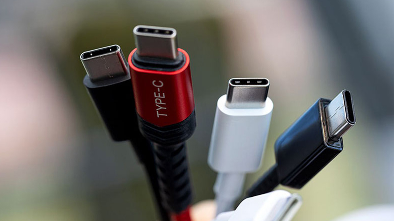 Ký hiệu cạnh cổng USB-C giúp nhận biết nhanh tính năng và tốc độ kết nối của thiết bị
