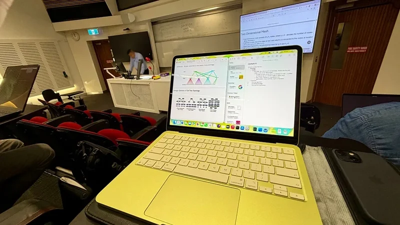 MacBook Neo mượt mà khi xử lý tác vụ khối ngành quản trị kinh doanh
