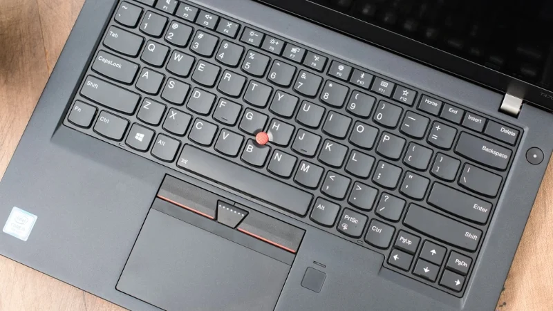 Giải mã bí mật chấm đỏ trên bàn phím laptop ThinkPad