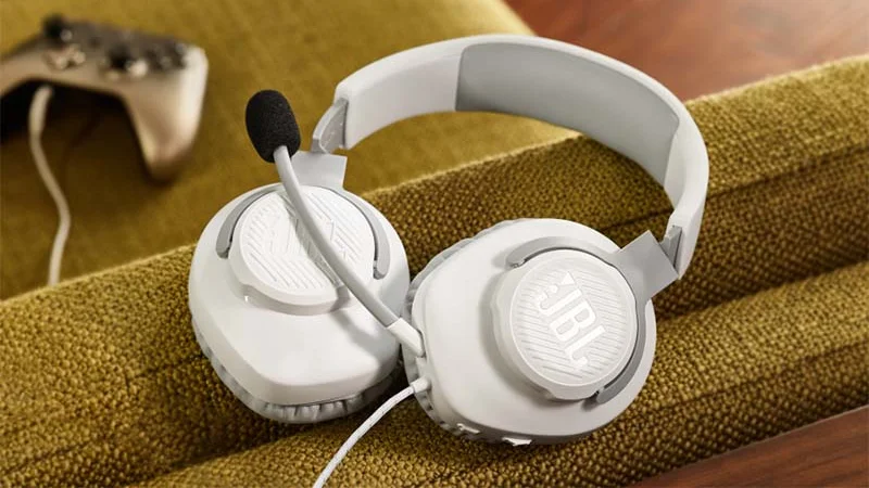 Tai nghe on-ear có phần đệm đặt lên tai thay vì bao trọn tai