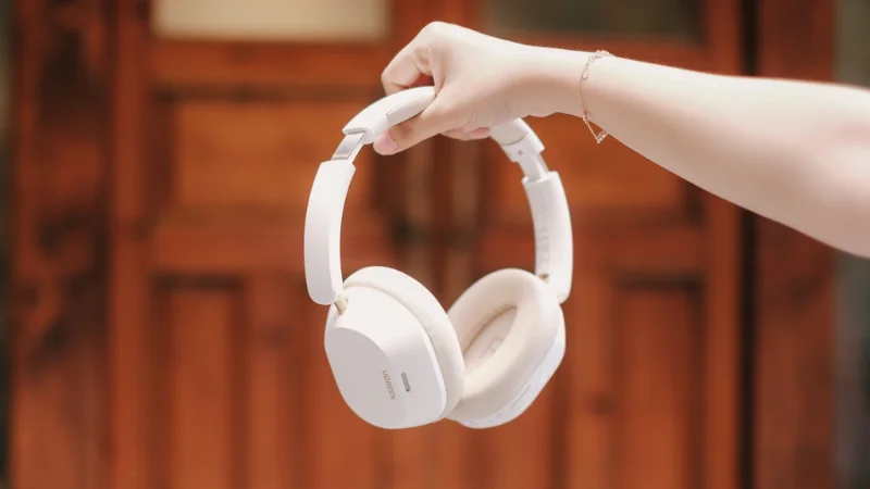 Tai nghe over-ear có phần đệm bao quanh toàn bộ tai