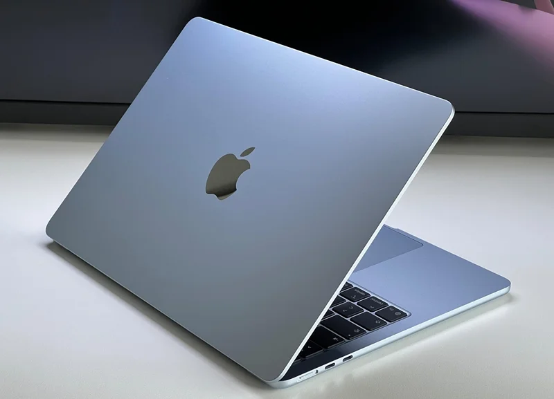 Túi chống sốc lý tưởng ôm khít vừa vặn tuyệt đối MacBook Air M5