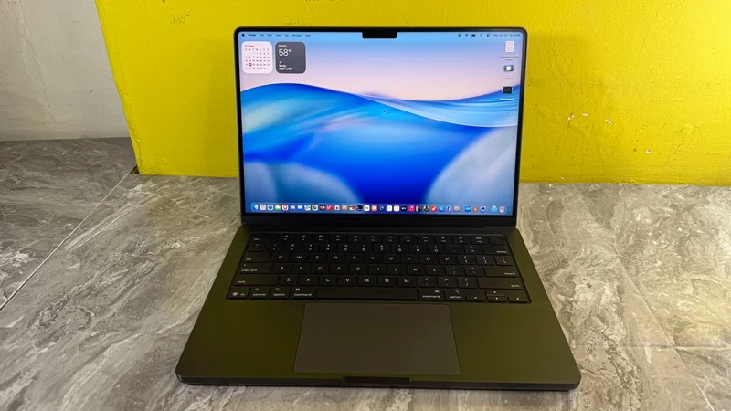 MacBook Pro M5 Pro 14 inch và 16 inch khác biệt về trải nghiệm cầm nắm