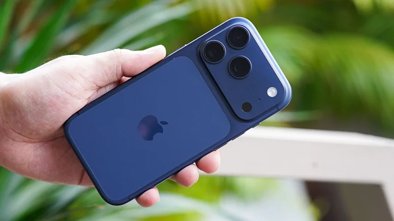 Ưu đãi nhận combo quà tặng khi mua bảo hành VIP 12 tháng