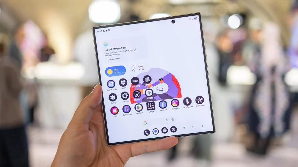 Màn hình phụ 6.5 inch của Samsung Galaxy Z Fold8 Ultra