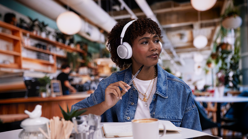 Chất âm JBL Signature Sound sống động, hỗ trợ Hi-Res Audio