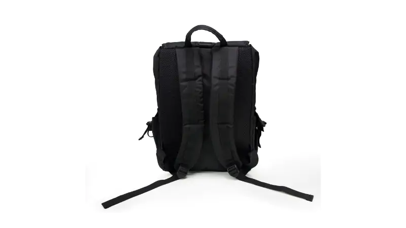 Không gian chứa rộng rãi cho laptop và phụ kiện