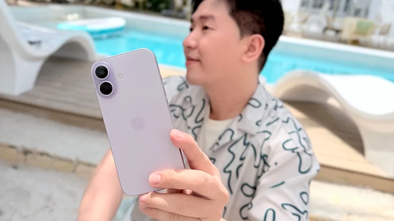 Smartphone là thiết bị đồng hành không thể thiếu của sinh viên