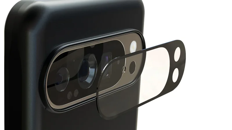 Trang bị miếng dán kính giúp bảo vệ trực tiếp bề mặt camera khỏi va đập trực diện và trầy xước