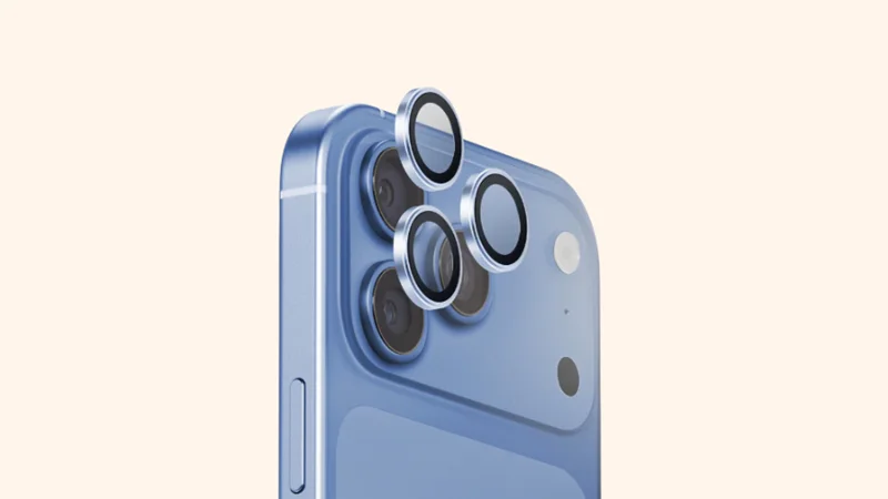 Thiết kế cụm camera nhô cao khiến thấu kính dễ tiếp xúc với các bề mặt cứng.