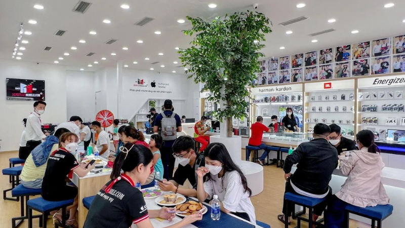Mua iPhone trực tiếp tại cửa hàng Quận 12 có gì thuận tiện