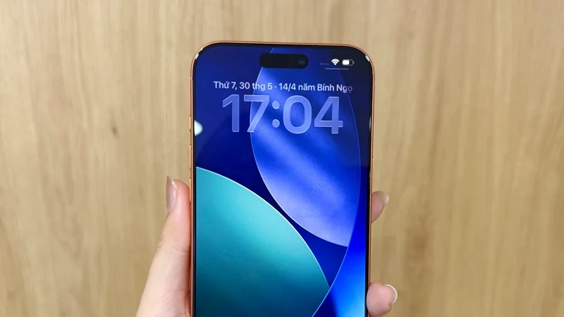 Với dung lượng RAM 12GB, quá trình chuyển đổi giữa các ứng dụng trên iPhone 17 Pro Max diễn ra nhanh chóng và trơn tru. 