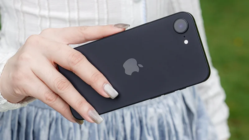 Các mẫu iPhone nhỏ gọn vẫn giữ vị thế riêng nhờ sự tiện lợi