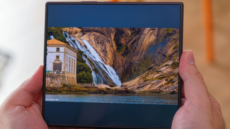 Galaxy Z Fold8 Ultra chơi game và giải trí ra sao?