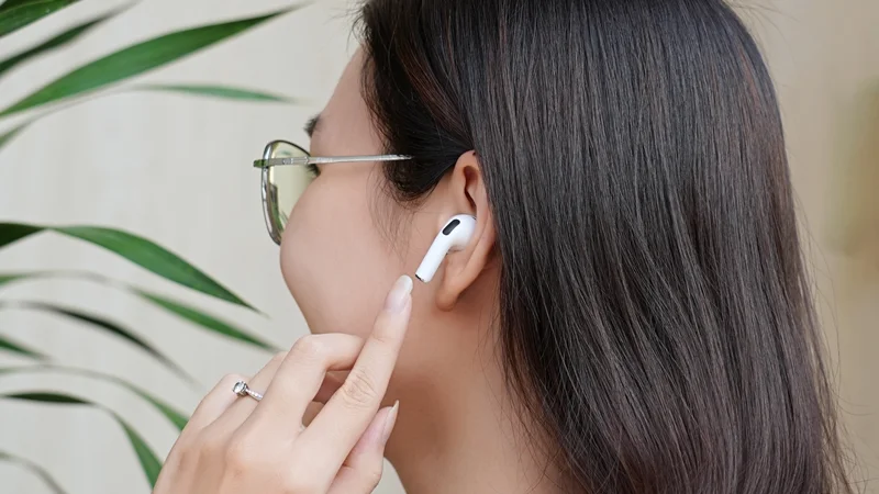 AirPods trải nghiệm âm thanh sống động nhỏ gọn tiện lợi