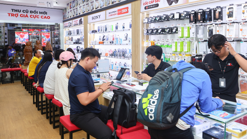 đặt trước iPhone Duo tại cửa hàng Minh Tuấn Mobile