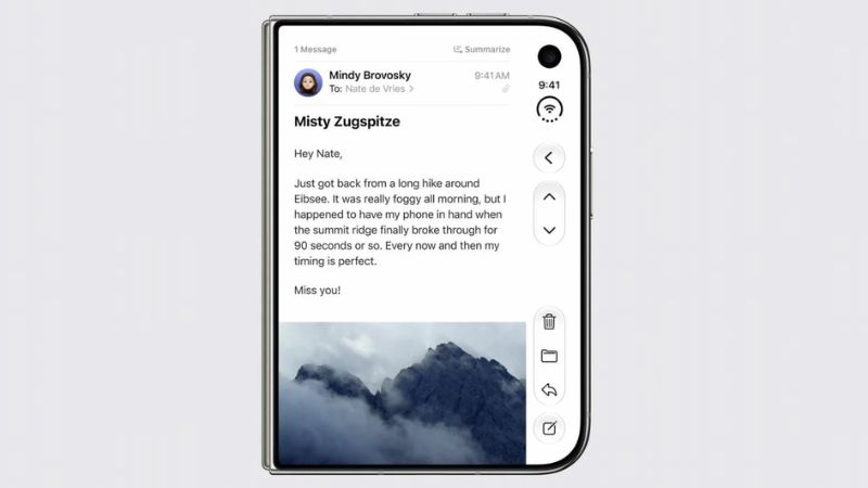 Dynamic Island nằm dọc ở cạnh bên màn hình ngoài iPhone Duo