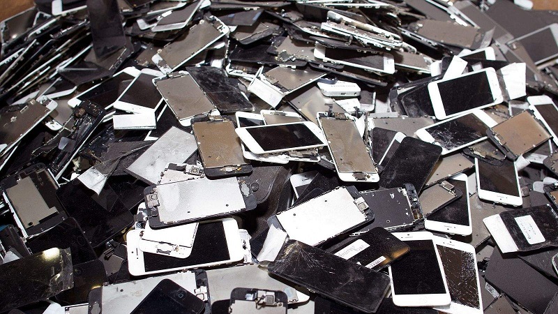 Nhận hợp đồng tái chế nhưng một công ty tại Canada đã bán ra thị trường 100 ngàn chiếc iPhone, iPad, Apple Watch cũ 